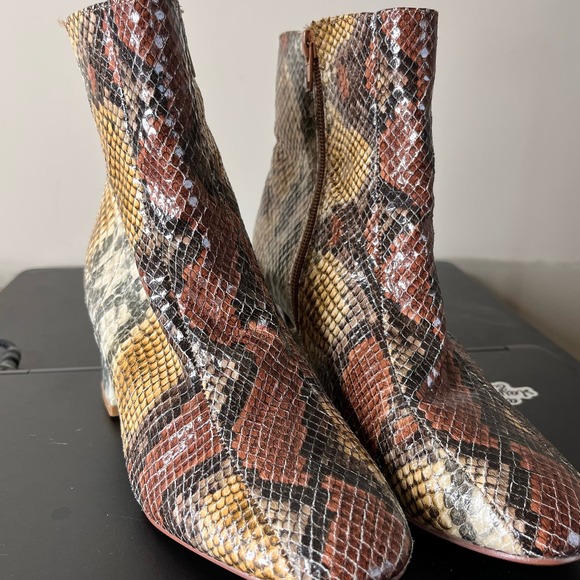 Chinese Laundry Davinna Yellow Brown Snakeskin Low heel ankle boots Size 5.5 - Picture 8 of 13